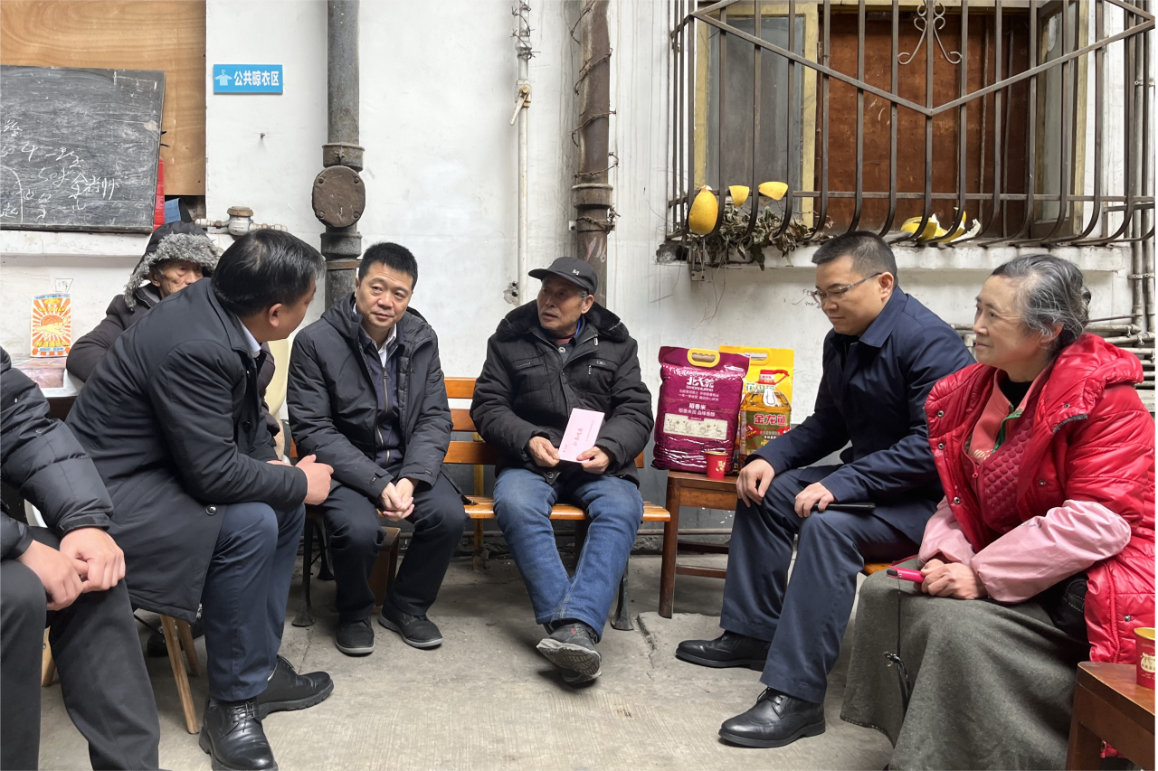 省尊龙凯时集团领导班子成员走访慰问生活困难党员、老党员、老干部