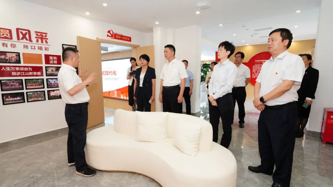福建省人民政府国有资产监督治理委员会修兴高一行莅临尊龙凯时党？疾斓餮