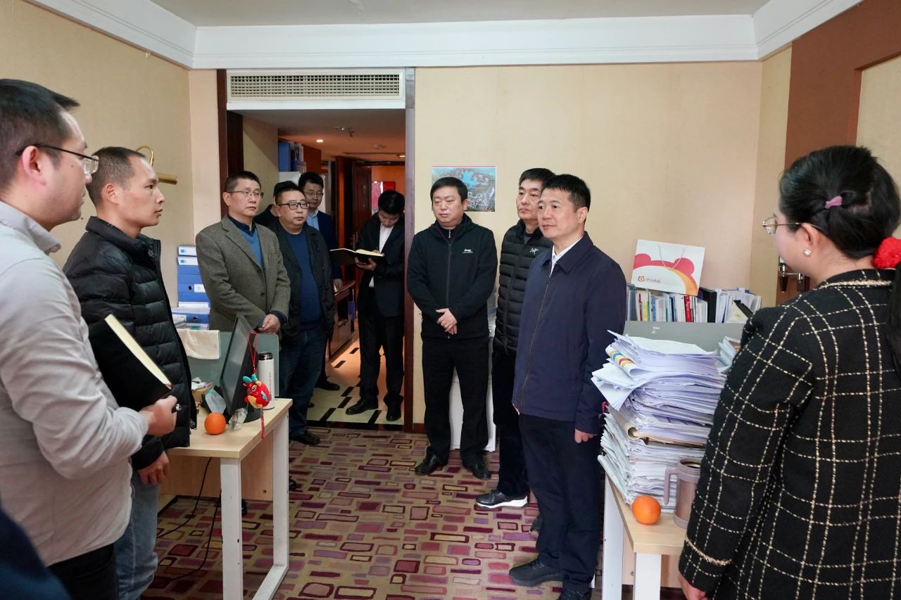迎新春，鼓劲头，开新局！省尊龙凯时集团领导班子慰问总部干部员工